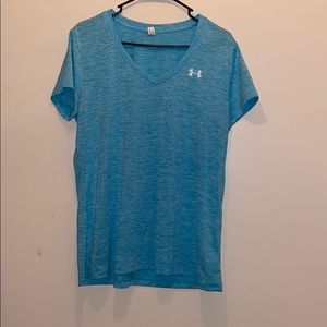 Under Armour v-neck short sleeve top size Large